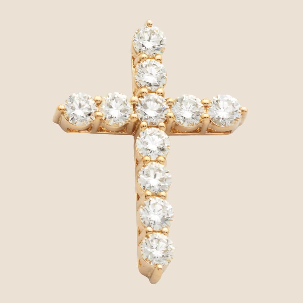 Classic Diamond Cross Pendant - Kinoro